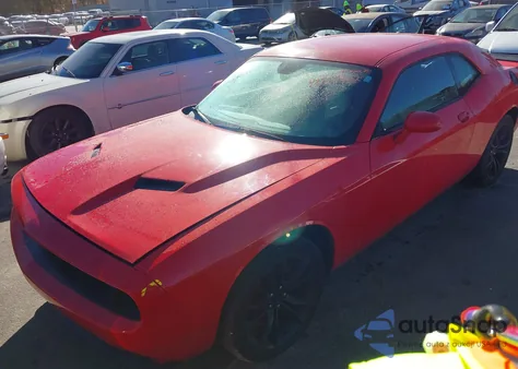 2016 Dodge Challenger Sxt z USA, uszkodzony, nr VIN 2C3CDZAG0GH349512